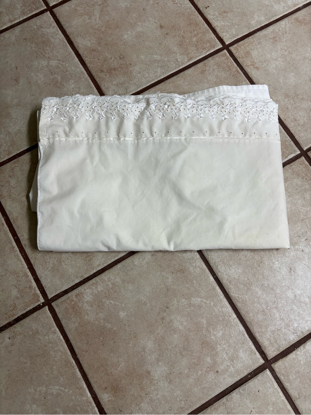Vintage Queen Size Flat Sheet Cream. Eyelet Lace Ruffled Top